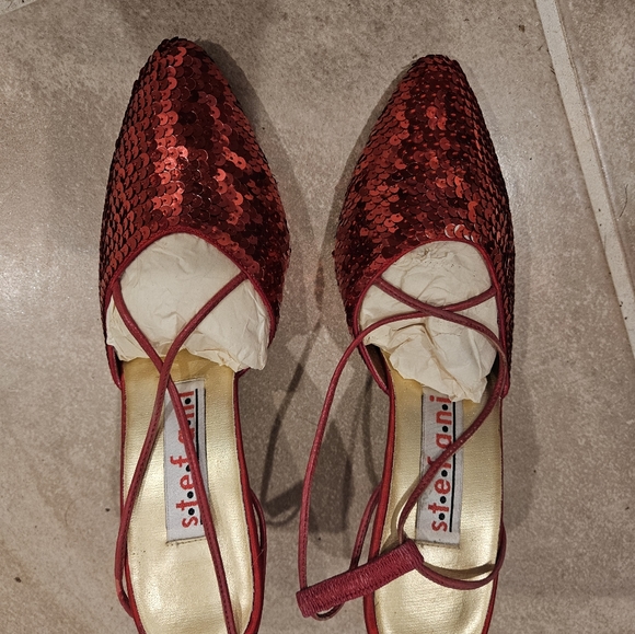 Red sequin - Picture 2 of 3